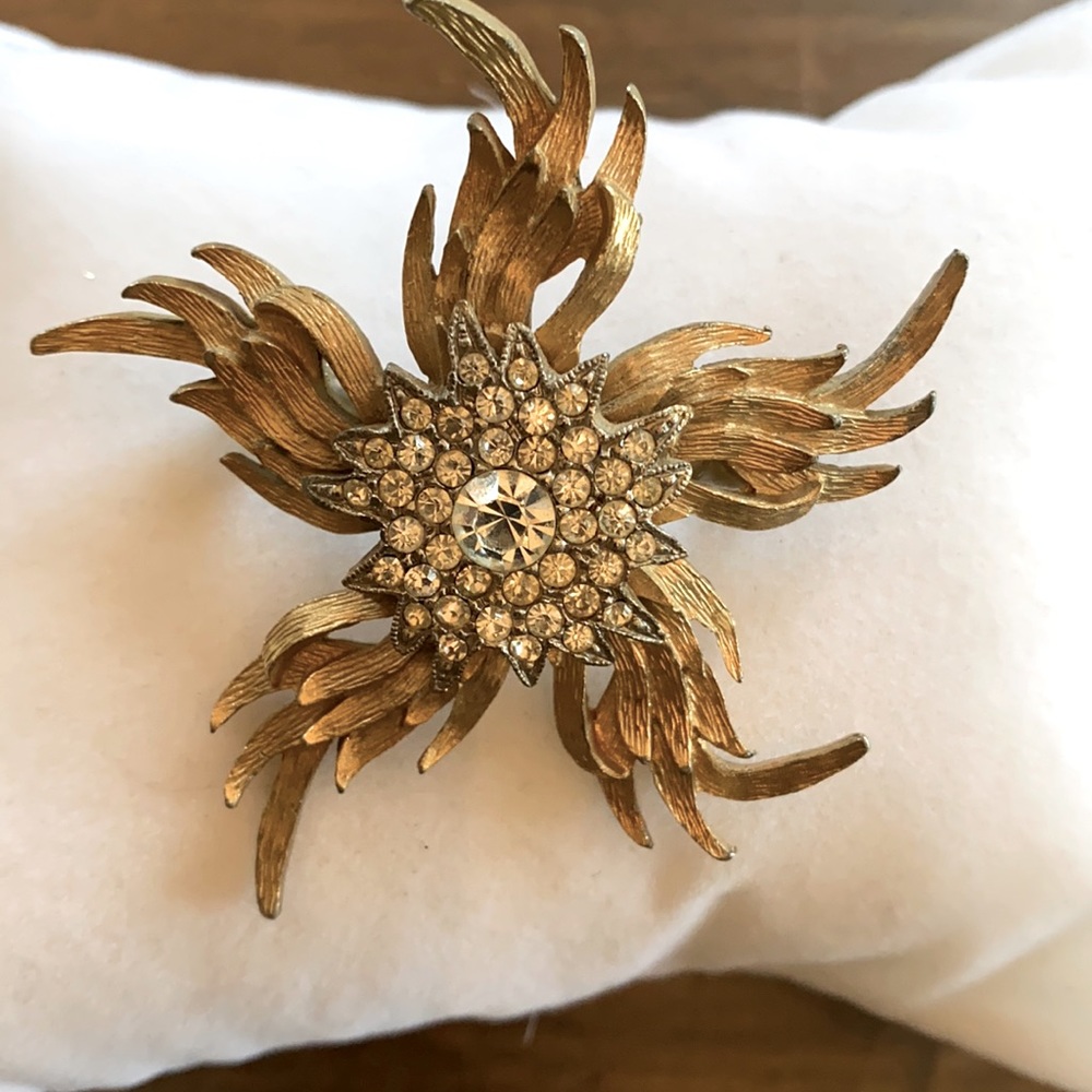 🐝Vintage Brooch🐝